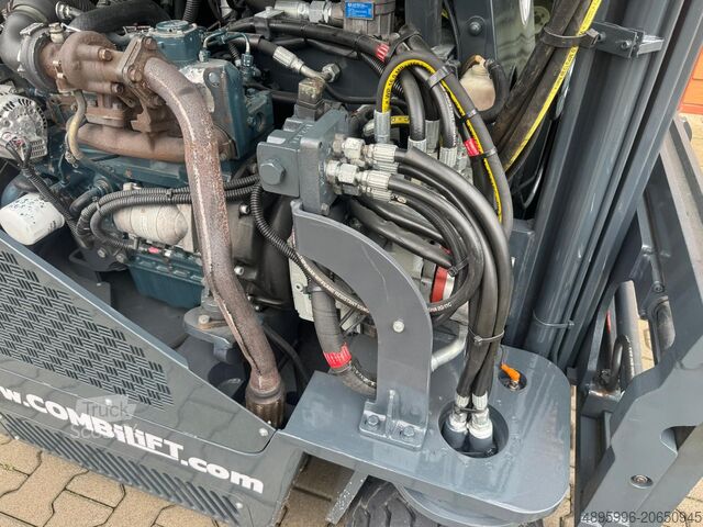 Empilhadeira de quatro direções Combilift CB3000// Diesel// Perfect / Only 5185 h