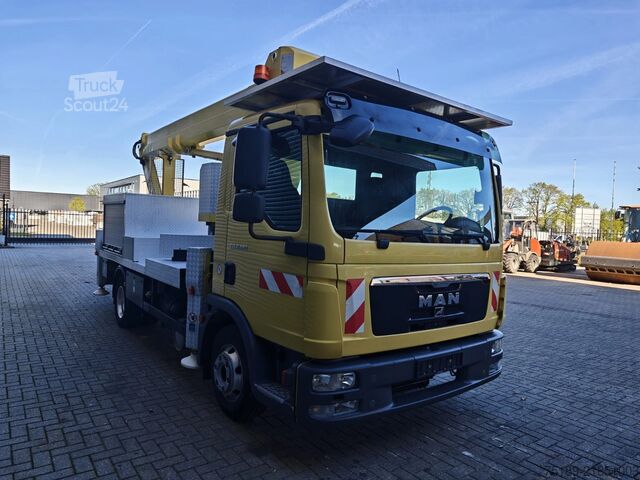 Lyftplattform MAN TGL 8.220 4x2 Palfinger WT 230