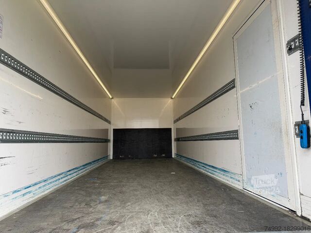Koffer DAF LF 210 11.990 kg 10-2019 bj
