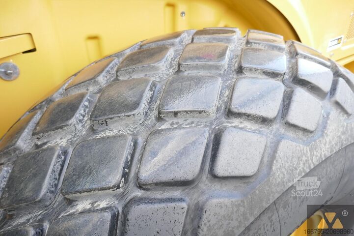 однобарабанний вальцьовий верстат Caterpillar CS64B