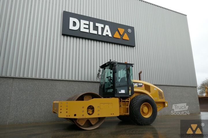 Single drum roller Caterpillar CS68B