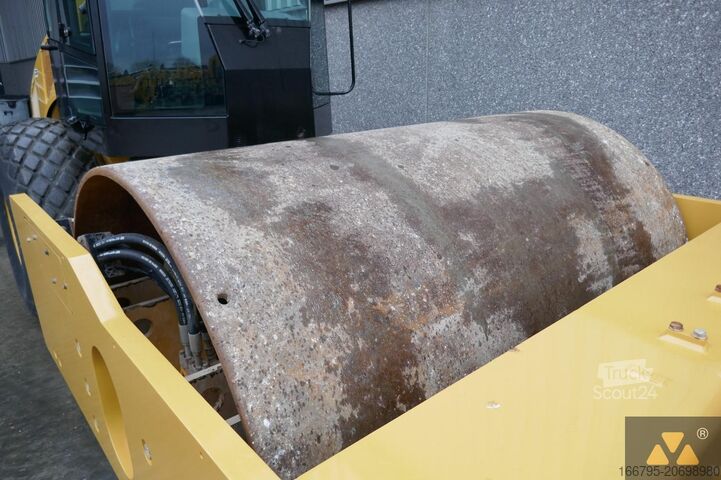 Single drum roller Caterpillar CS68B