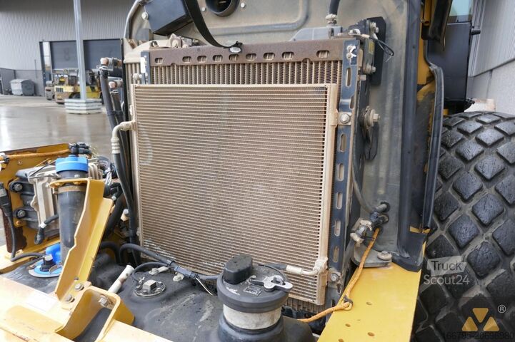 Single drum roller Caterpillar CS68B