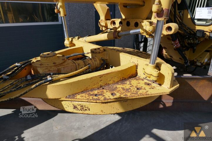 Grader Caterpillar 143H