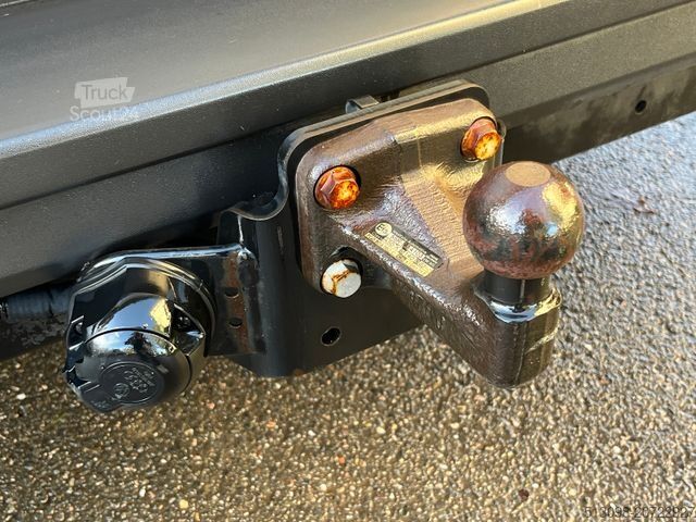 Minibuss VOLKSWAGEN CRAFTER 2,0 TDI 9 SITZER KAMERA AHK KLIMA PDC