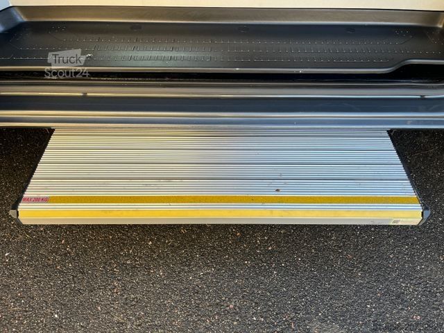 Minibuss VOLKSWAGEN CRAFTER 2,0 TDI 9 SITZER KAMERA AHK KLIMA PDC