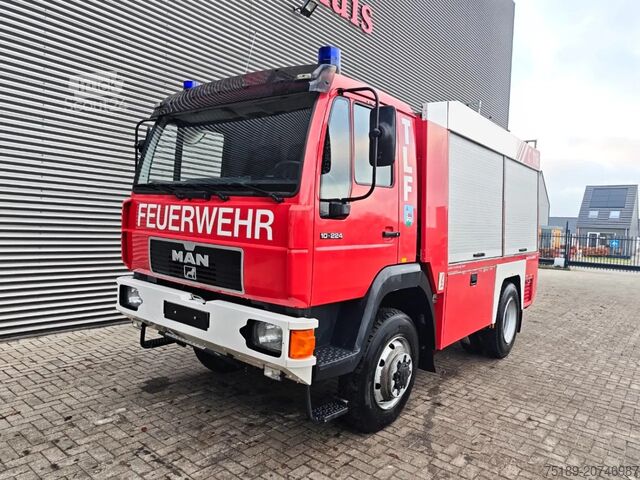 İtfaiye aracı MAN 10.224 LA 4x4 Tanklösch Fahrzeug