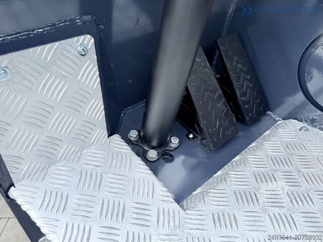 Wózek widłowy czterokierunkowy COMBILIFT CBE2500 TRIPLEX 5500 FORK POSITIONER