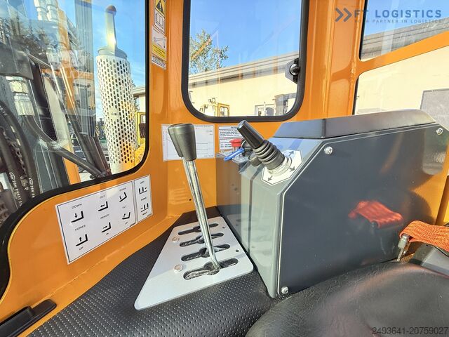 Wózek widłowy czterokierunkowy Combilift C3000 GAS DUPLEX 4500 FREE LIFT CABIN