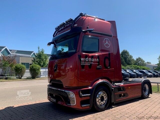 Standardní tahač Mercedes-Benz Actros 1853 LS GigaSpace 4xSHZ ACC AHK AUT Kam.