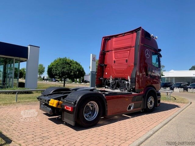 Standardní tahač Mercedes-Benz Actros 1853 LS GigaSpace 4xSHZ ACC AHK AUT Kam.