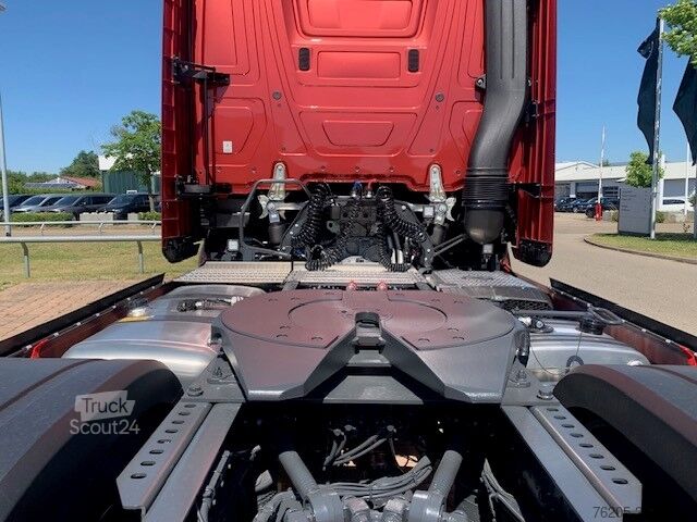 Standardní tahač Mercedes-Benz Actros 1853 LS GigaSpace 4xSHZ ACC AHK AUT Kam.