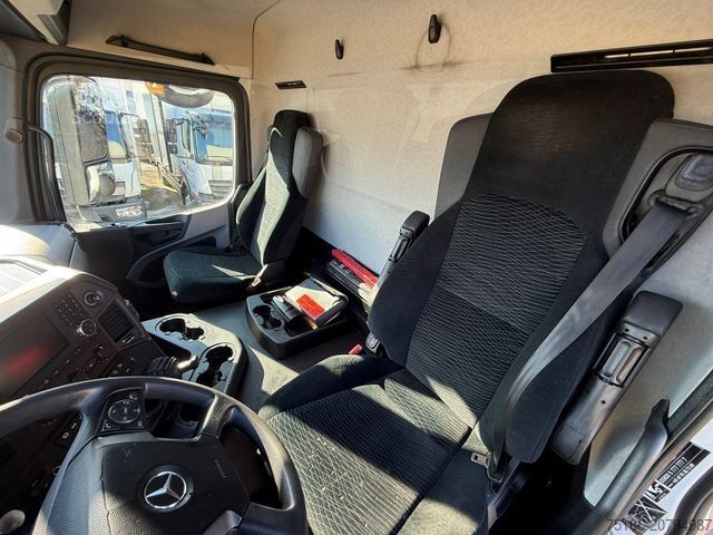 Kühlkoffer-LKW MERCEDES-BENZ ANTOS 2535 L Kühlkoffer 9 m LBW 2,5 T*LENK