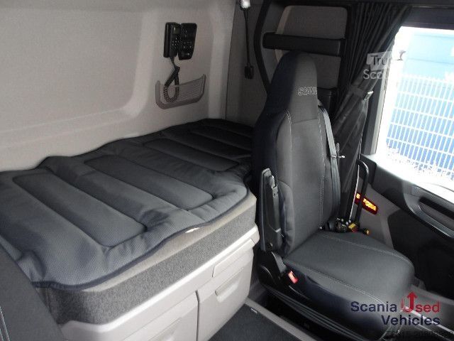 Стандартний тягач Scania R 460 NA - HYDRAULIK - HIGHLINE - 2x TANKs - ACC -