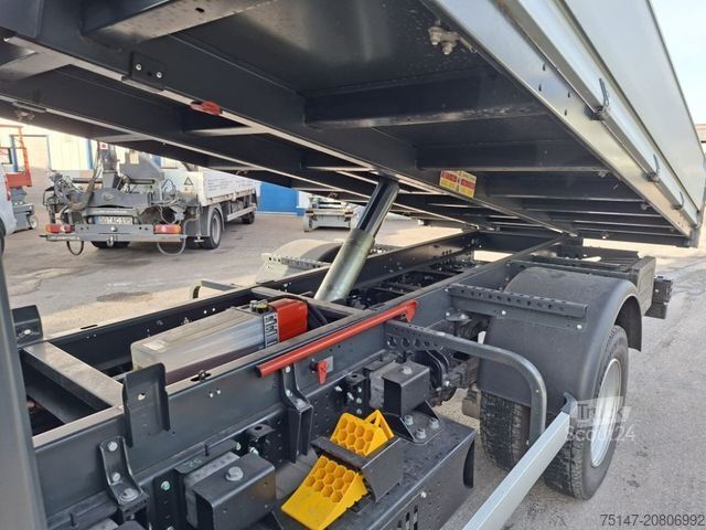 Savitarnos furgonas FUSO eCanter 4C15e 3-Sitzer Scattolini Kipper Staubox