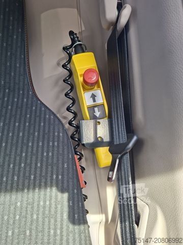 Savitarnos furgonas FUSO eCanter 4C15e 3-Sitzer Scattolini Kipper Staubox