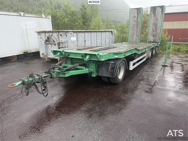 Låglastare Istrail 3 akslet machine trailer with hydraulic ramps