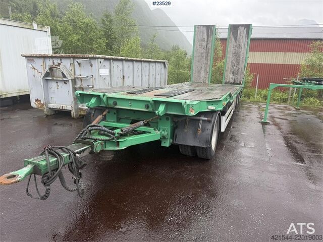 Låglastare Istrail 3 akslet machine trailer with hydraulic ramps