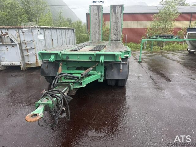 Låglastare Istrail 3 akslet machine trailer with hydraulic ramps