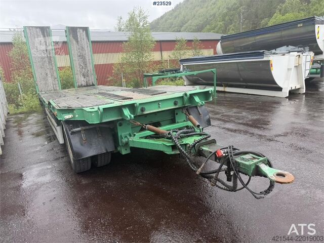 Låglastare Istrail 3 akslet machine trailer with hydraulic ramps
