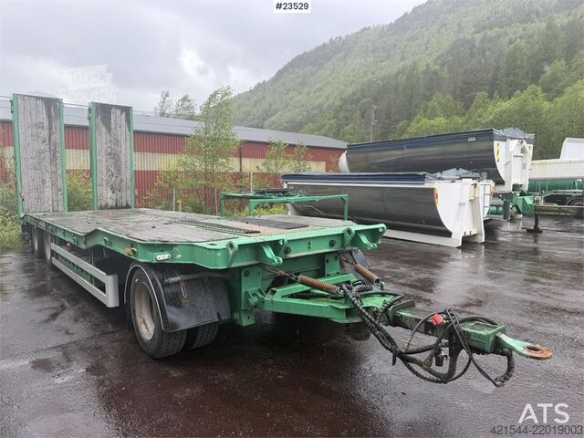 Låglastare Istrail 3 akslet machine trailer with hydraulic ramps