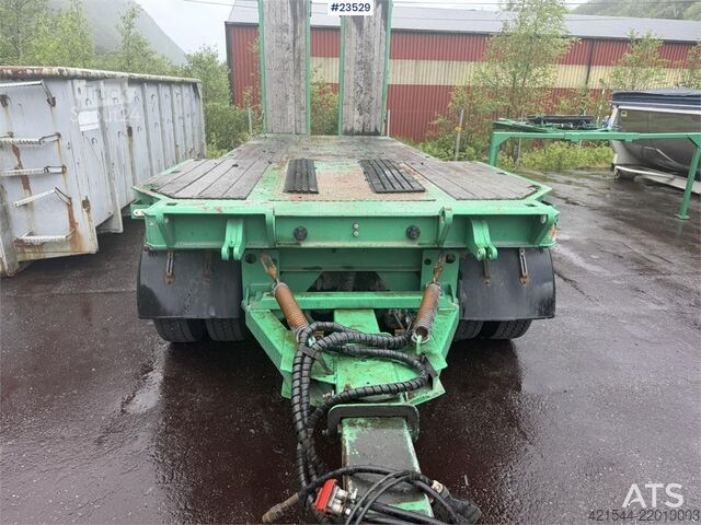 Låglastare Istrail 3 akslet machine trailer with hydraulic ramps