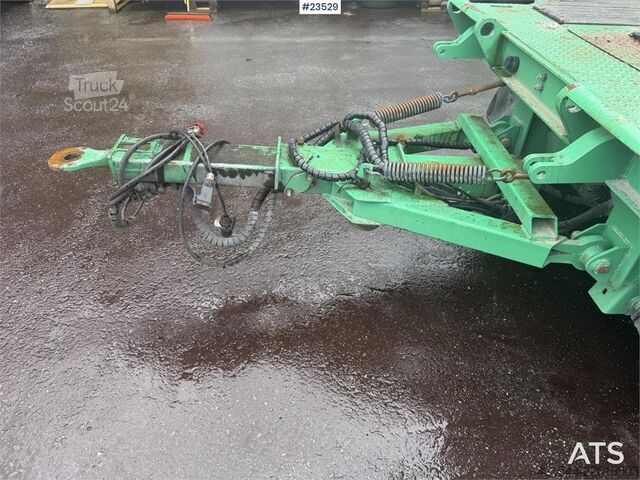 Låglastare Istrail 3 akslet machine trailer with hydraulic ramps