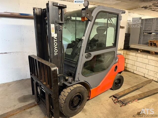 Wózek widłowy Toyota 02-8FDF25 with hydraulic side shift and fork widen