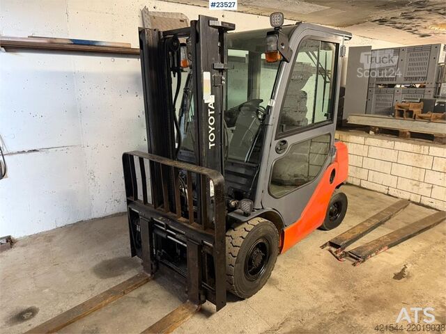 Wózek widłowy Toyota 02-8FDF25 with hydraulic side shift and fork widen