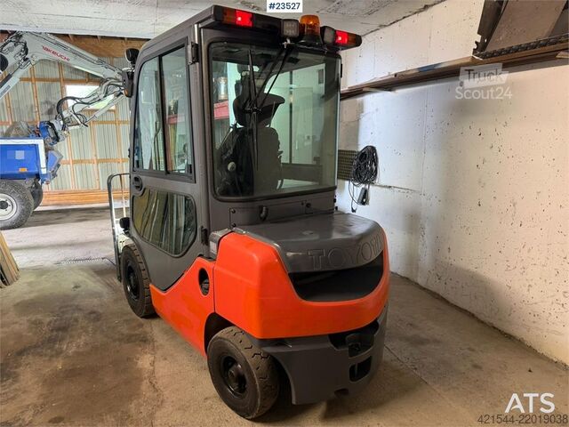 Wózek widłowy Toyota 02-8FDF25 with hydraulic side shift and fork widen
