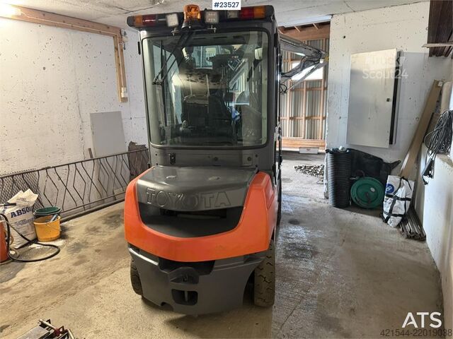 Wózek widłowy Toyota 02-8FDF25 with hydraulic side shift and fork widen