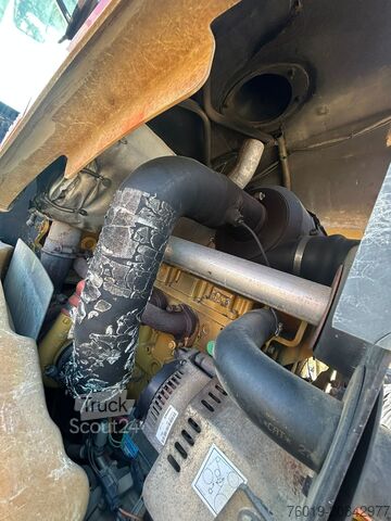 Sheepsfoot roller (compactor with projecting lugs used in earthworks) Caterpillar CP 76