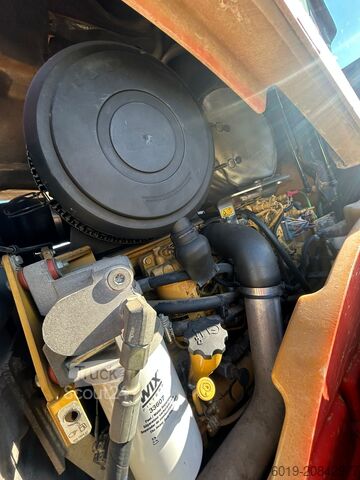 Sheepsfoot roller (compactor with projecting lugs used in earthworks) Caterpillar CP 76