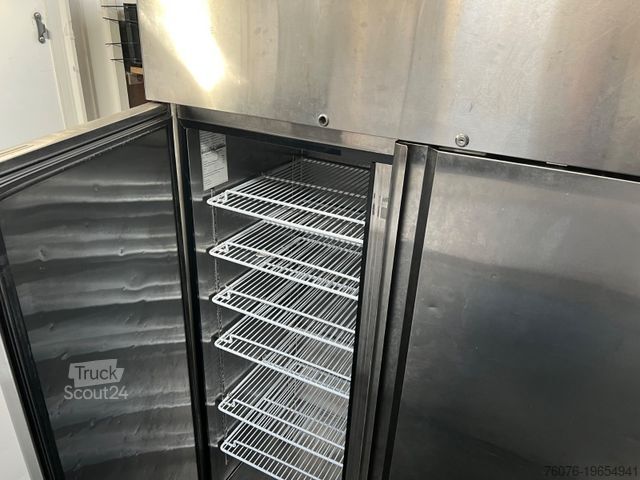 Furgon personalizat IVECO 70C17 Fleisch Theke Solar Heizung Kühler Kamera