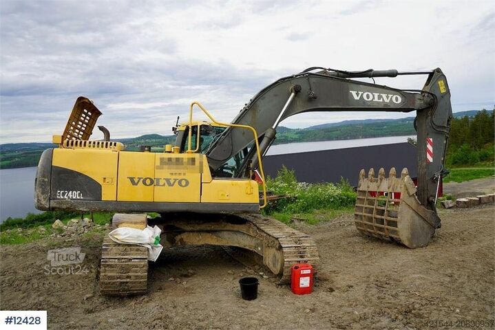 Excavator pe șenile Volvo EC240CL Crawler Excavator with 2 Buckets