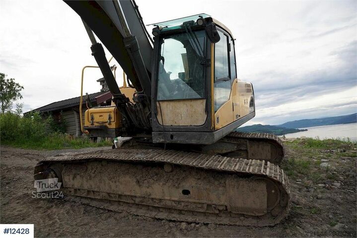 Bæltegraver Volvo EC240CL Crawler Excavator with 2 Buckets