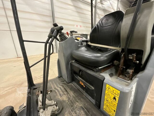 Minikoparka Bobcat E 17