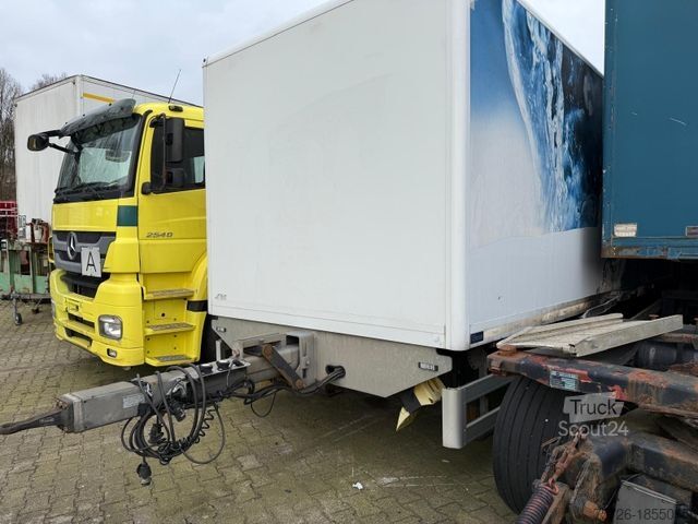 Kofferanhänger  Clausing,Brandschaden bed. Fahrbe