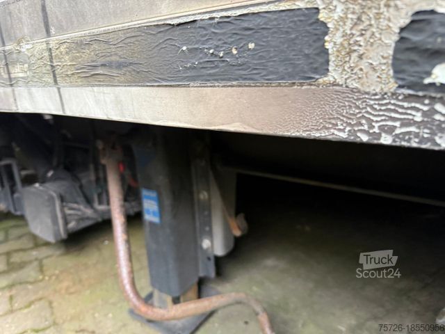 Kofferanhänger  Clausing,Brandschaden bed. Fahrbe