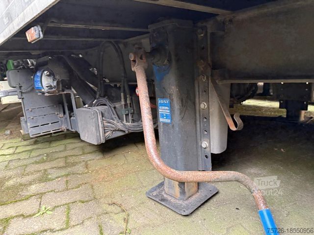 Kofferanhänger  Clausing,Brandschaden bed. Fahrbe