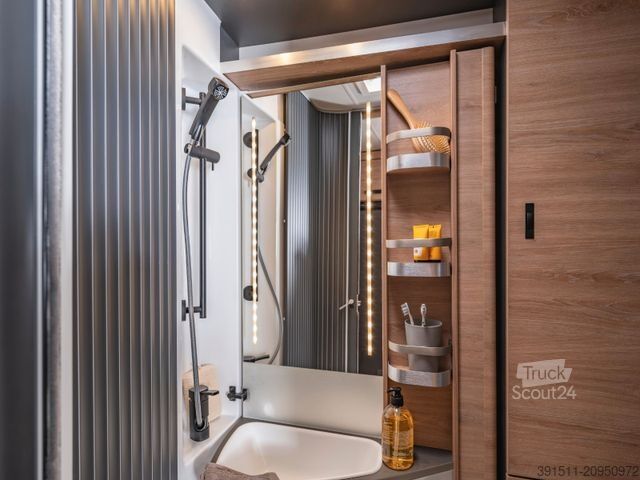 Autorulotă semi-integrată KNAUS L!VE WAVE 650 MEG Black Selection, Auto