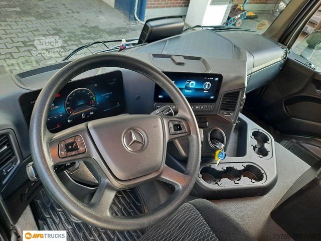 Camião de caixa fechada MERCEDES-BENZ 1824 L ACTROS Koffer 7,35 m mit Tür + LBW 2t