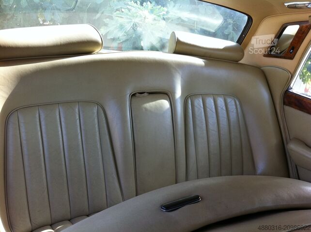 Voiture classique ROLLS ROYCE SILVER SHADOW 2