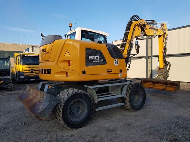 حفار متحرك LIEBHERR A910 Compact