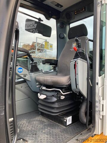 حفار متحرك LIEBHERR A910 Compact