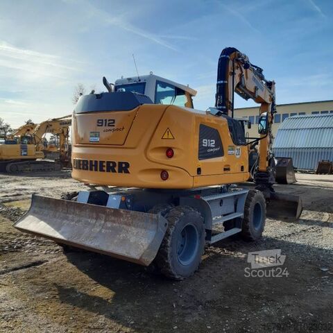حفار متحرك LIEBHERR A912 compact