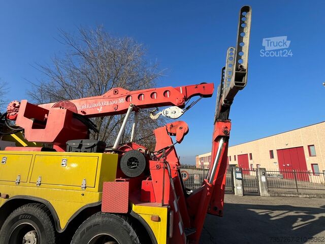 Tow truck Iveco Eurotech