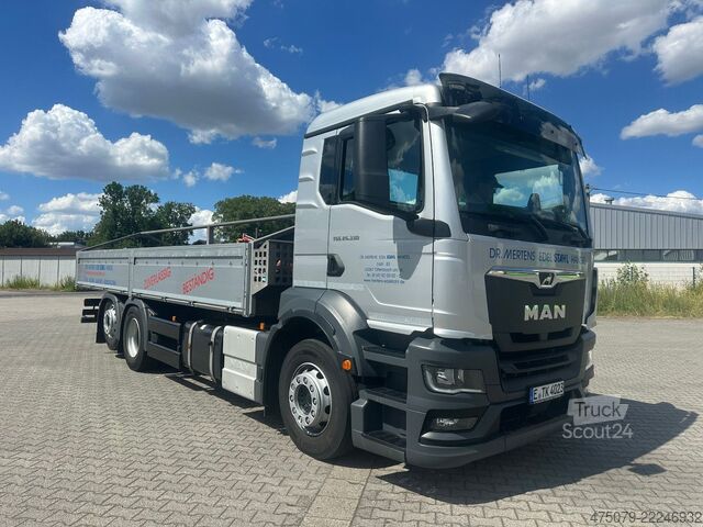 Tovornjak s ploščadjo MAN TGS 26.330 / 6x2-4 / Stahltransporte / Lift Lenk
