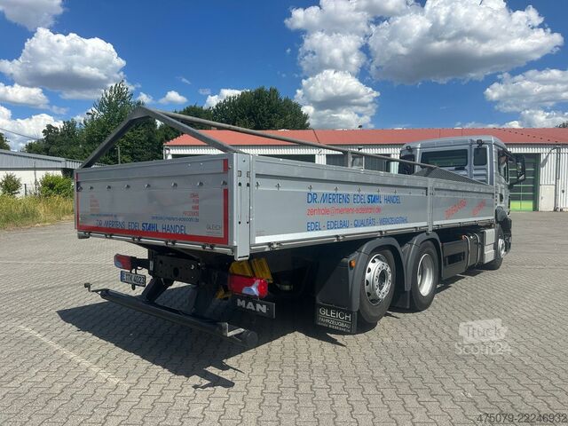 Tovornjak s ploščadjo MAN TGS 26.330 / 6x2-4 / Stahltransporte / Lift Lenk
