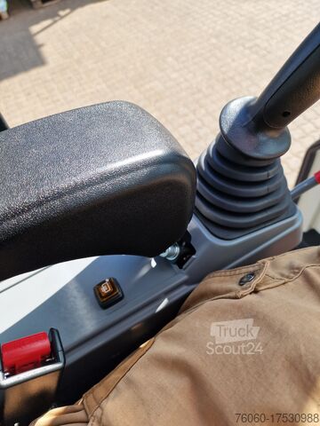 Mini-pelle Takeuchi TB225 V3 Powertilt 3 Löffel